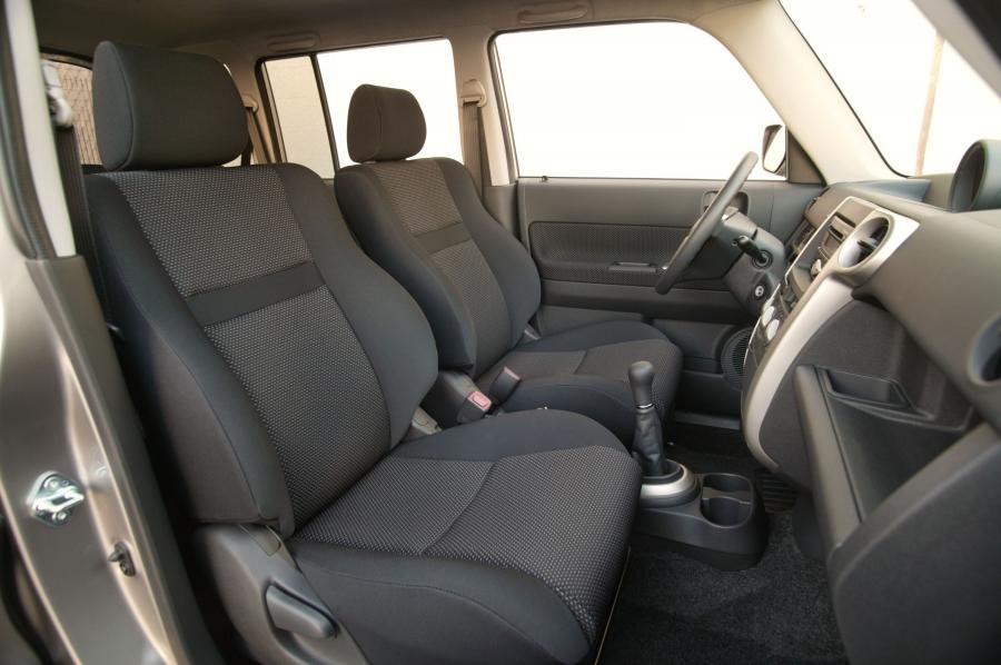 Интерьер Scion xB 2003 года  (фото 22 из 42)